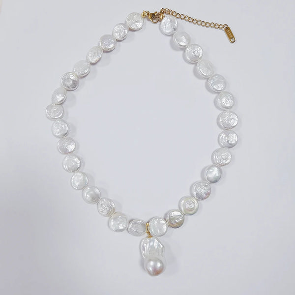 Big Pearl Pendant Choker Necklace