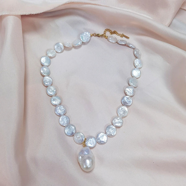Big Pearl Pendant Choker Necklace